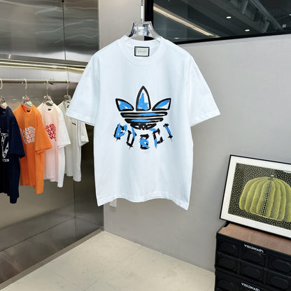 Einfaches bedrucktes T-Shirt