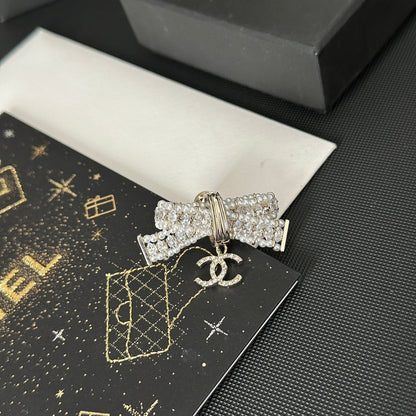 Diamantene Schleifenbrosche