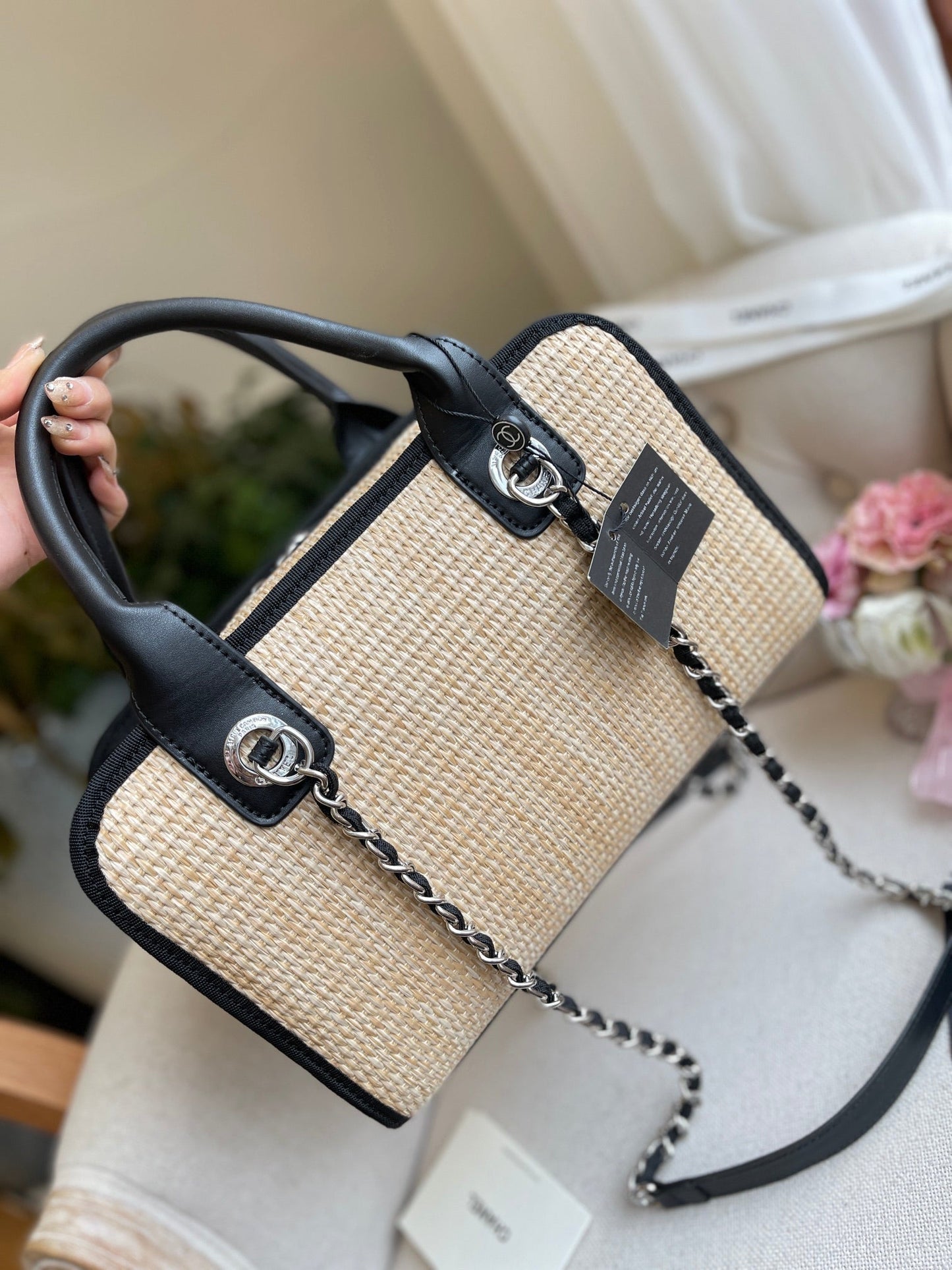 Bestickte gewebte Tragetasche mit Kette