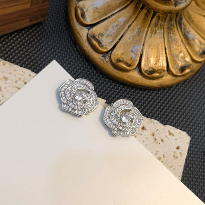 Elegante Diamantblumen-Ohrringe
