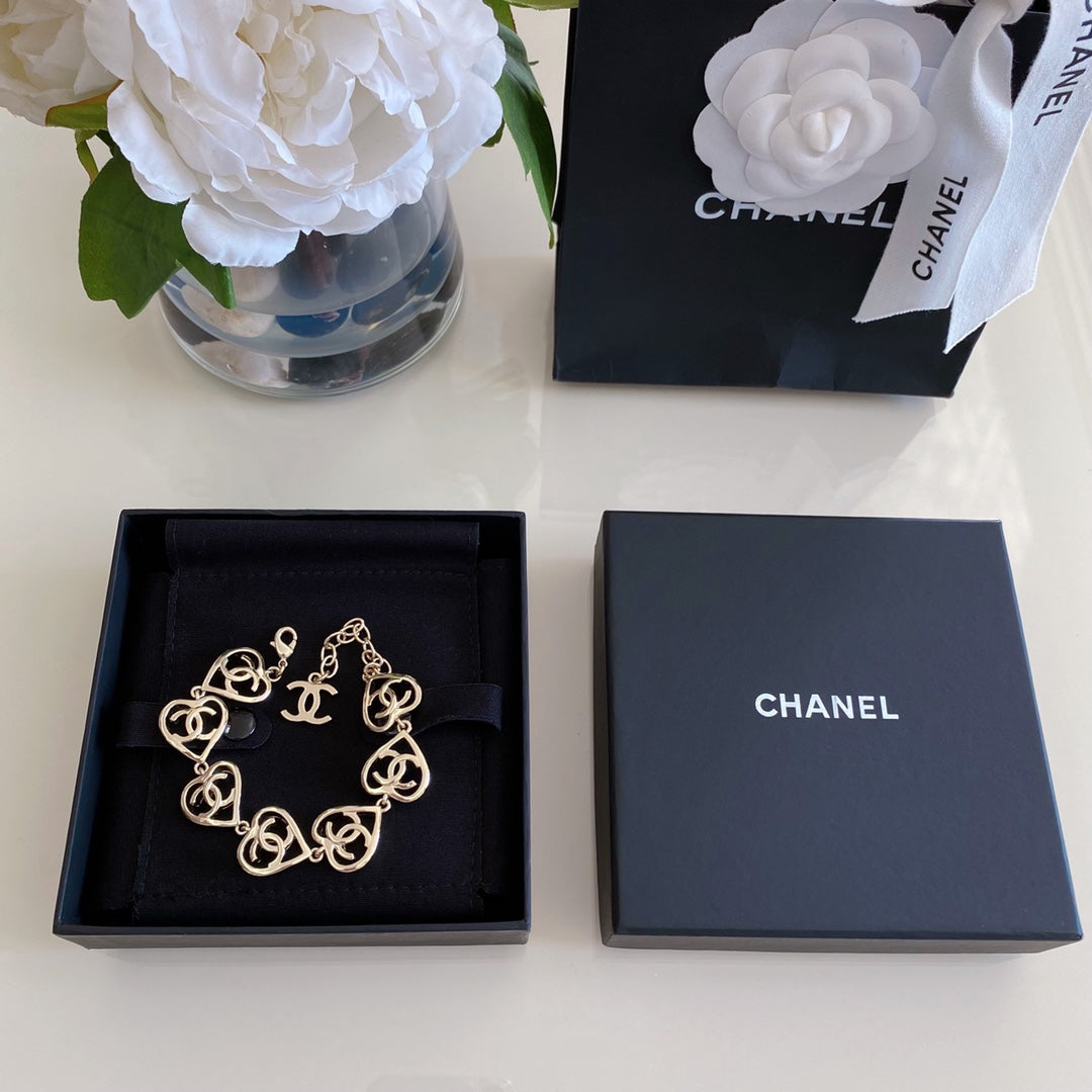 Verstellbares Armband mit schlichtem Herz-Anhänger