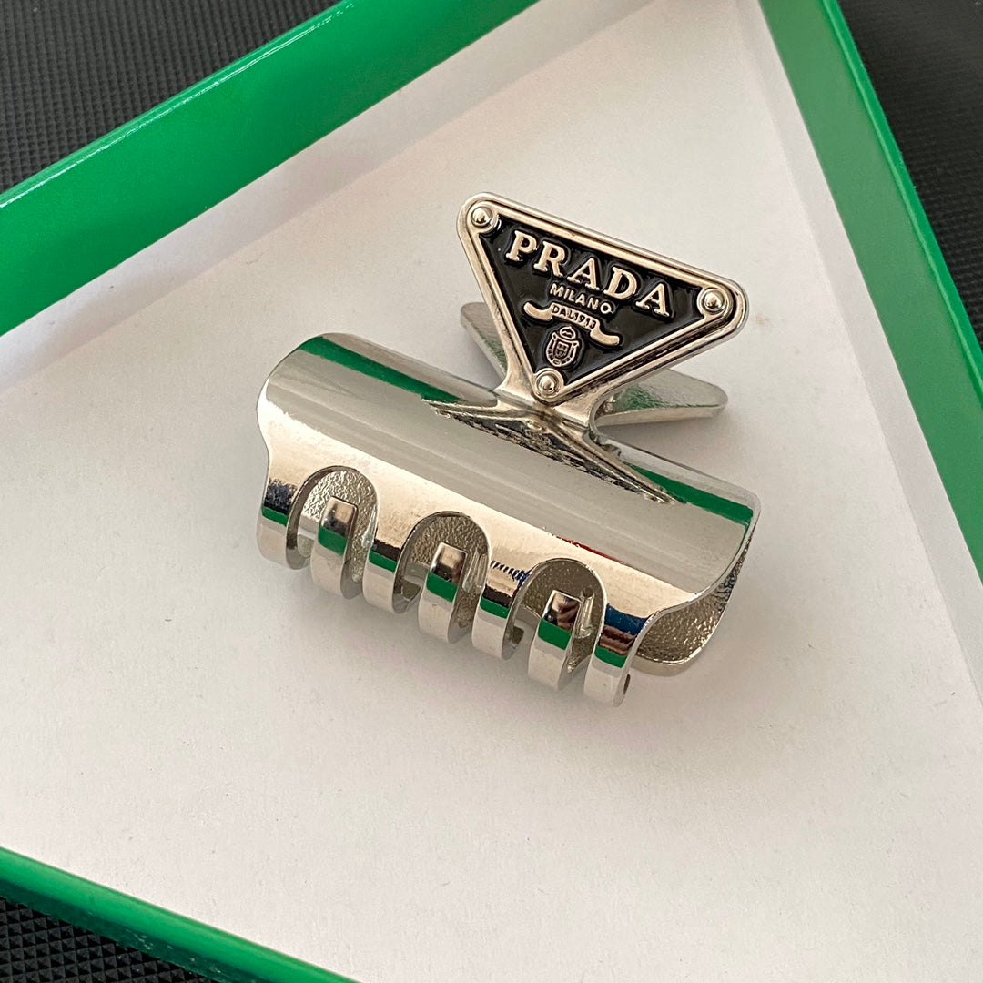Dreieckiges Logo Metall-Haarspange