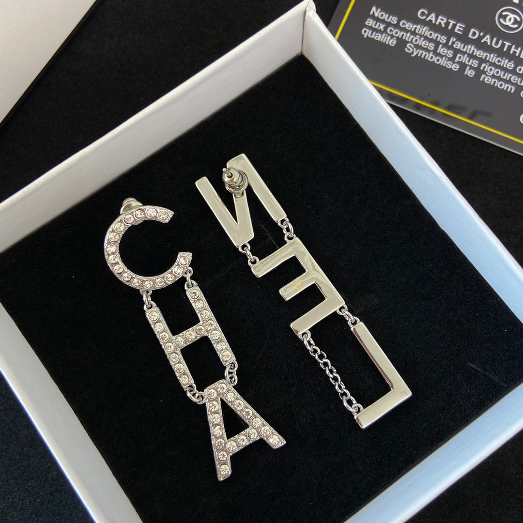 Temperamentvolle Diamant-Buchstabenohrringe