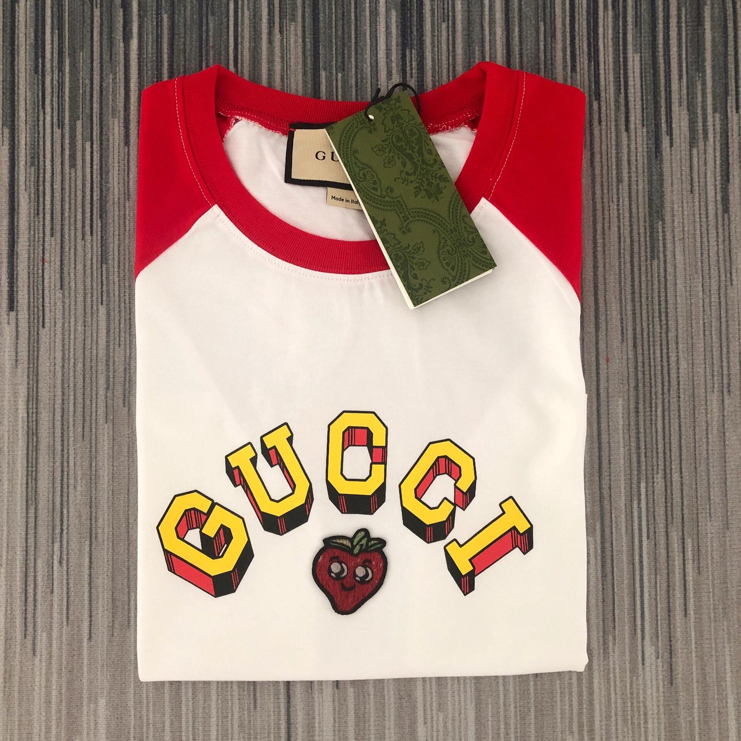 Figurbetontes Kurzarm-T-Shirt mit Ärmeln