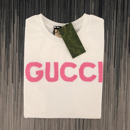 Dopamin-Farb-Buchstabe besticktes Kurzarm-T-Shirt
