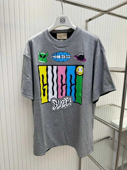 Kapselkollektion von wendbaren Kurzarm-T-Shirts