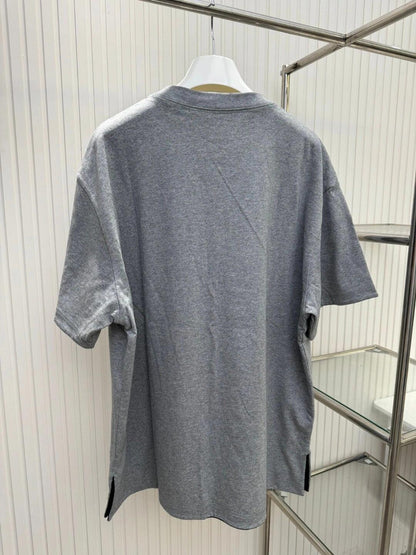 Kapselkollektion von wendbaren Kurzarm-T-Shirts
