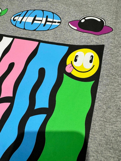 Kapselkollektion von wendbaren Kurzarm-T-Shirts