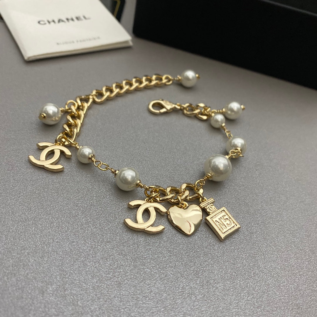 Parfümflaschen-Anhängerarmband