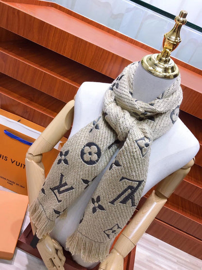 Schal mit Monogramm-Muster, Jacquard und Quasten