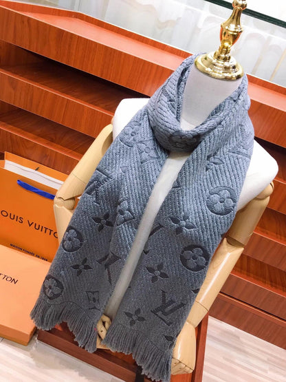 Schal mit Monogramm-Muster, Jacquard und Quasten