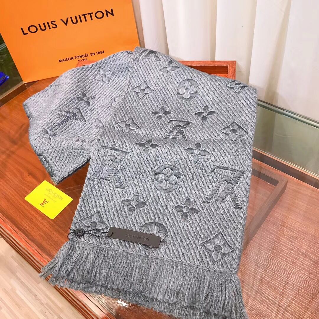 Schal mit Monogramm-Muster, Jacquard und Quasten