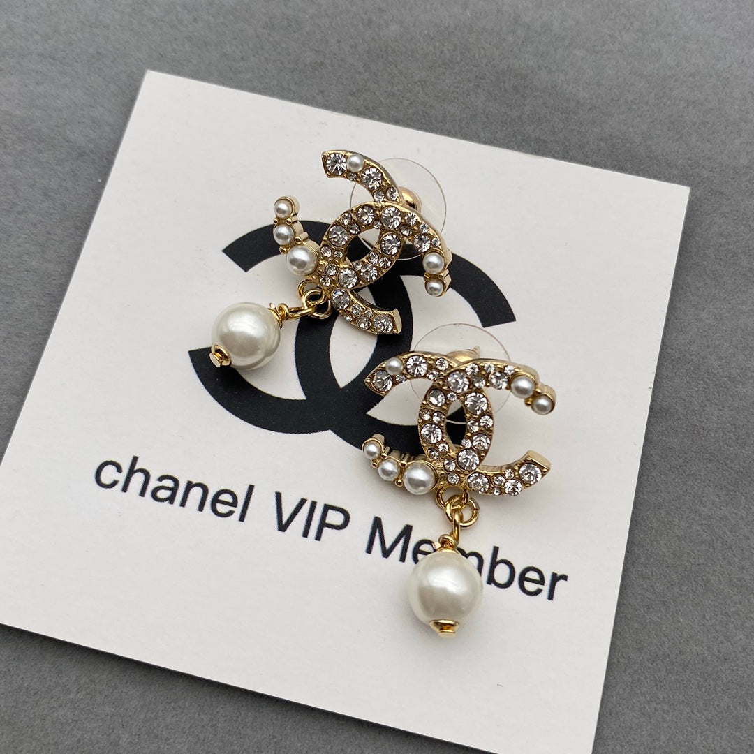 Perlenohrringe mit Diamanten