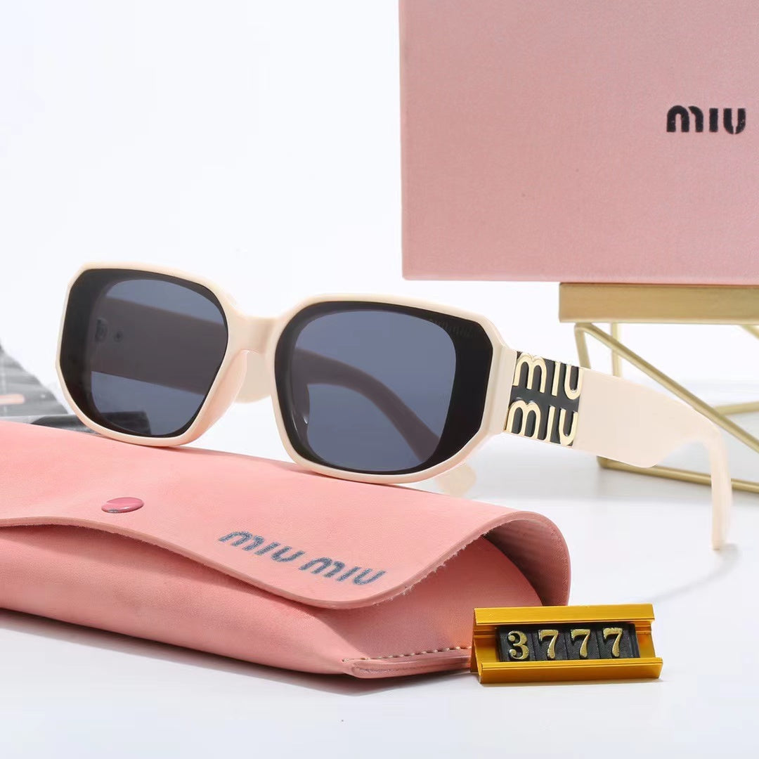 Neue eckige Sonnenbrille