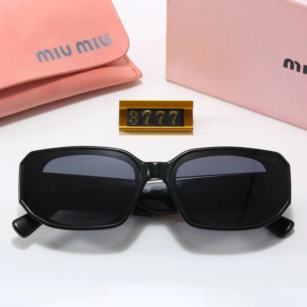 Neue eckige Sonnenbrille