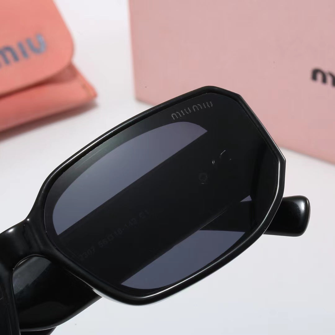 Neue eckige Sonnenbrille