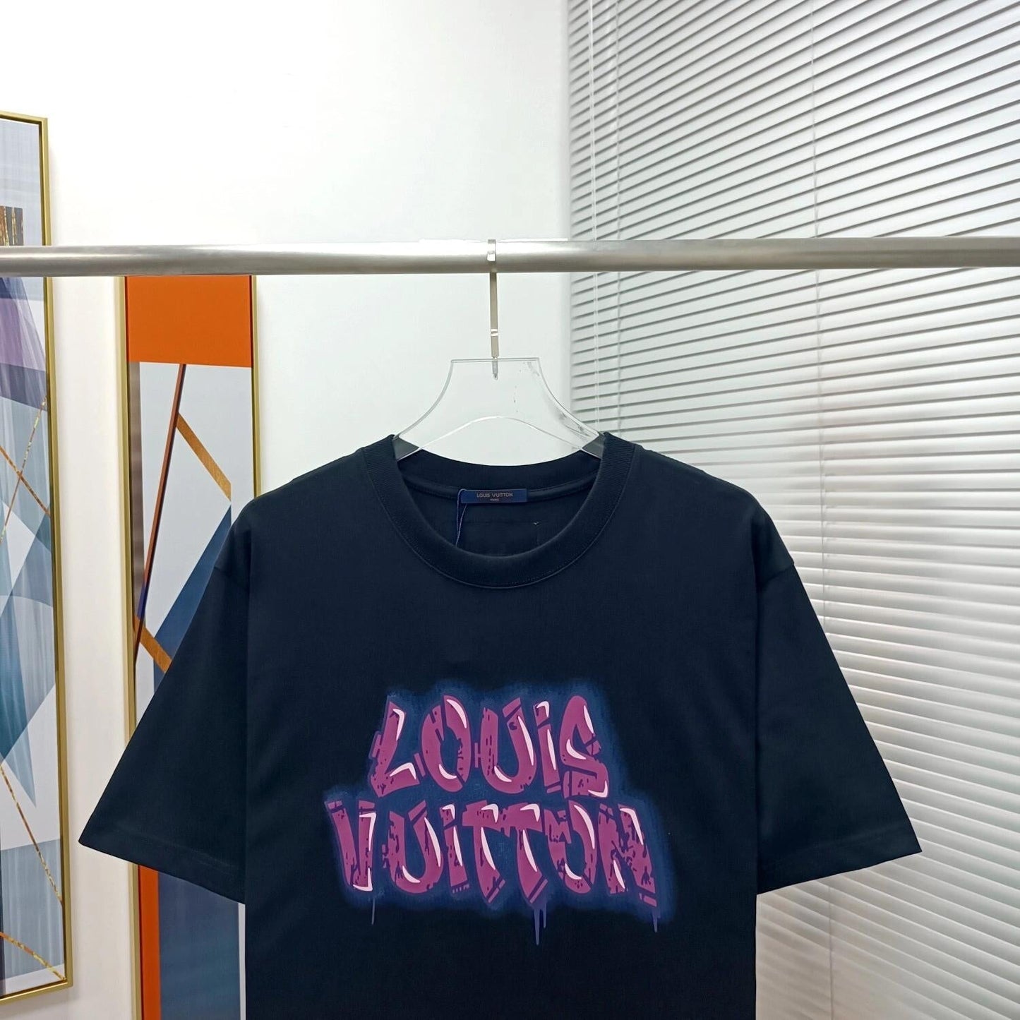Kurzarm-Shirt mit Graffiti-Print