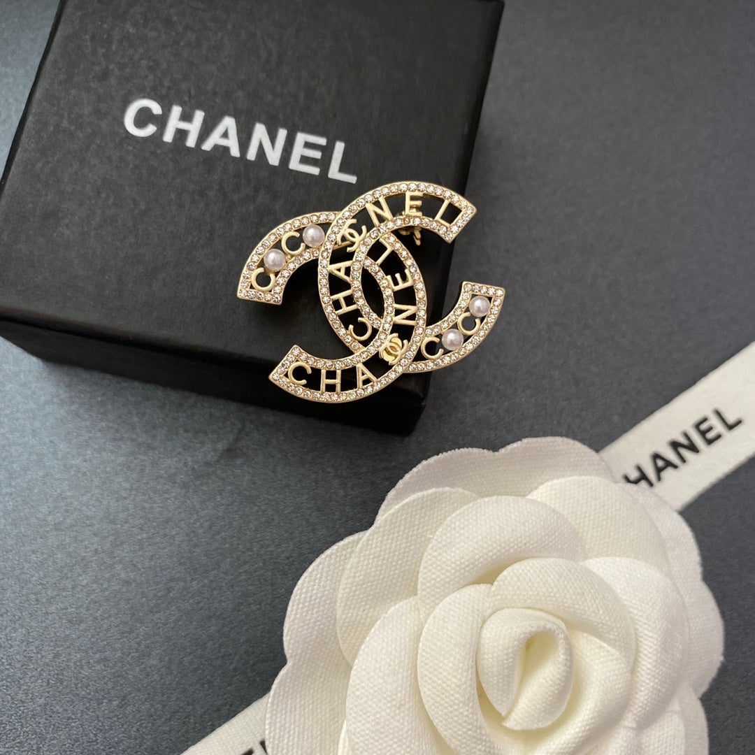 Funkelnde Diamant- und Perlen-Elegante Brosche