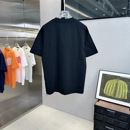 Einfaches bedrucktes T-Shirt