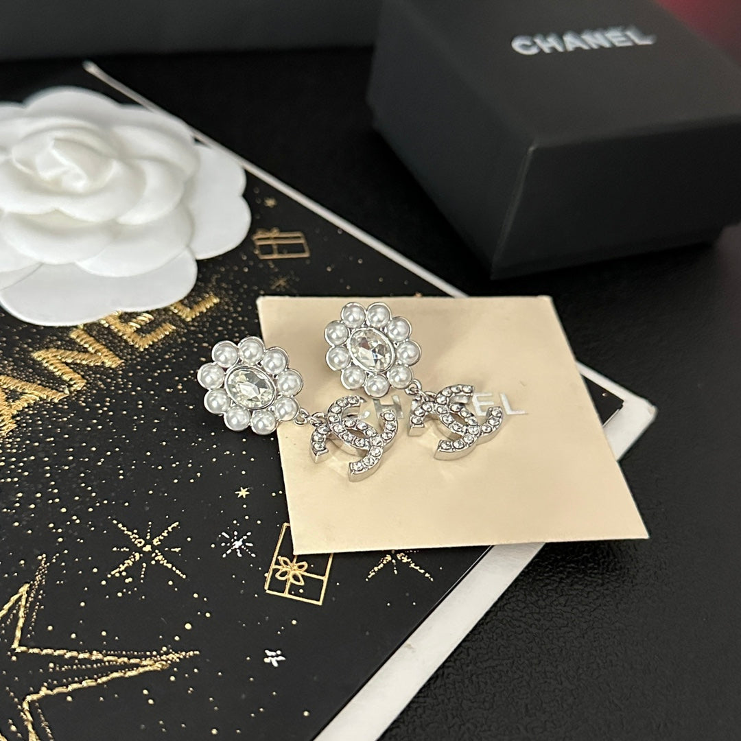 Perlen-Diamant-Blumenohrringe