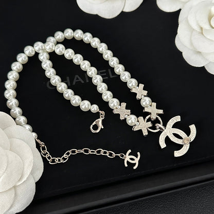 Elegante Diamant-Perlenkette