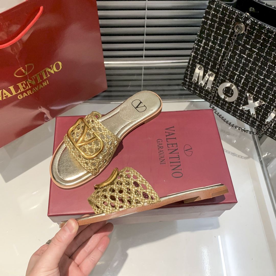 Cutout Flat Slippers