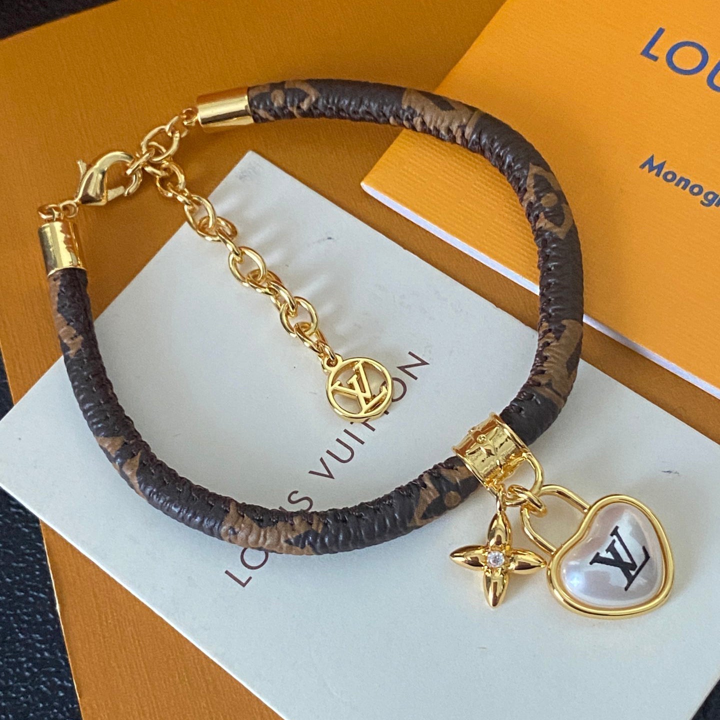 Liebesanhänger Lederarmband