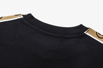 Klassisches besticktes T-Shirt