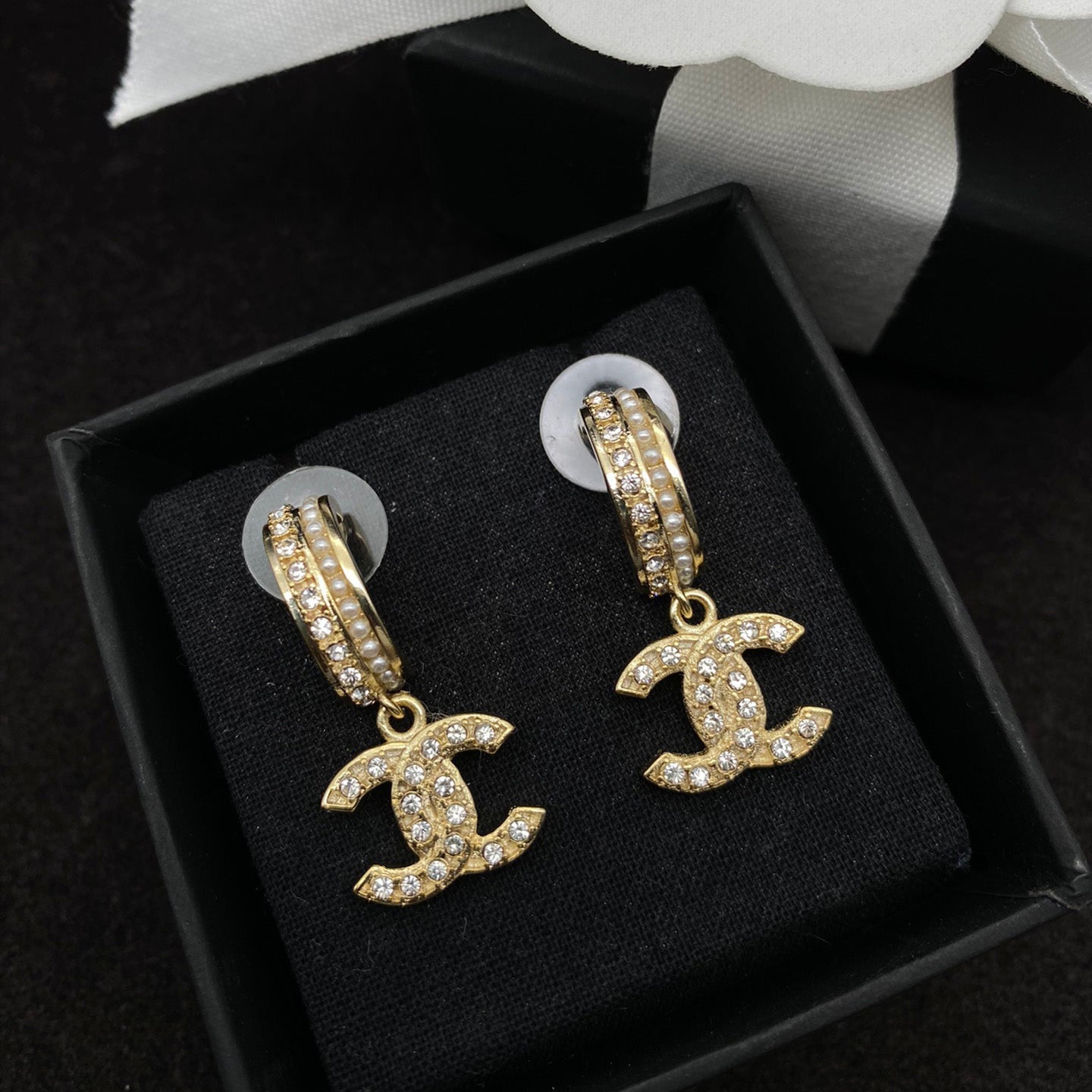 Ohrstecker mit Kristall-Diamant-Perlen-Buchstaben