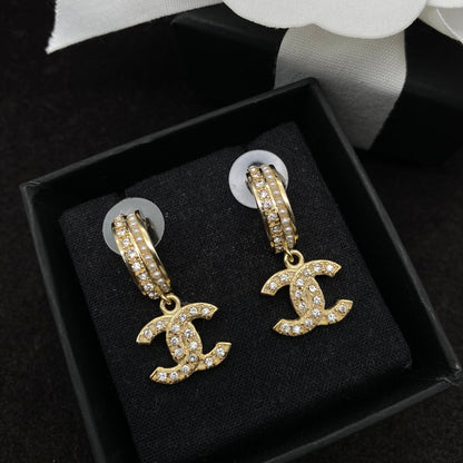 Ohrstecker mit Kristall-Diamant-Perlen-Buchstaben