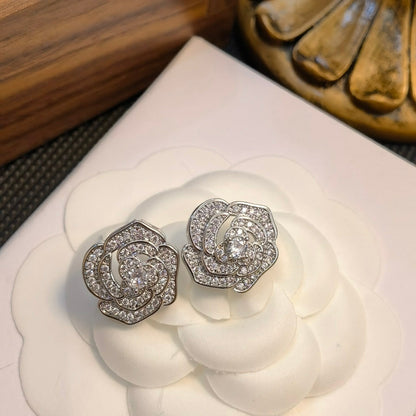 Elegante Diamantblumen-Ohrringe