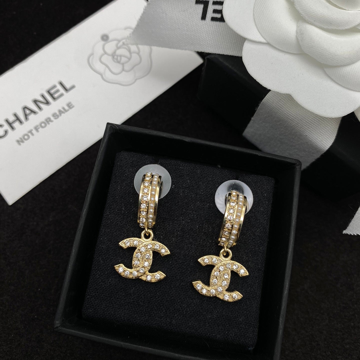 Ohrstecker mit Kristall-Diamant-Perlen-Buchstaben
