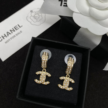 Ohrstecker mit Kristall-Diamant-Perlen-Buchstaben
