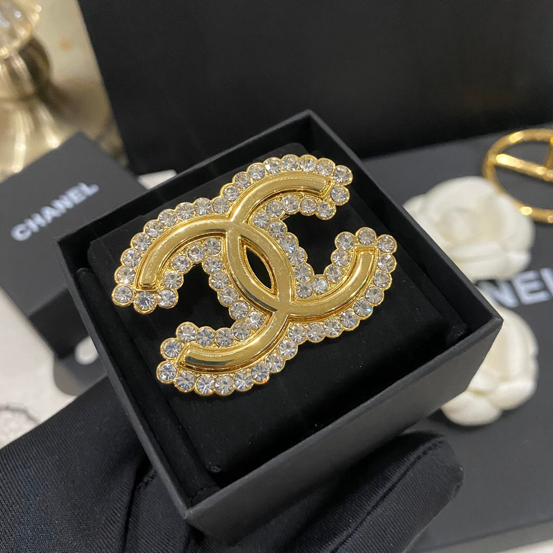 Premium Diamantbesetzte Goldbrosche