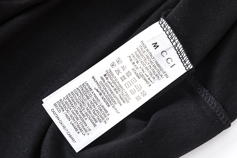 Klassisches besticktes T-Shirt