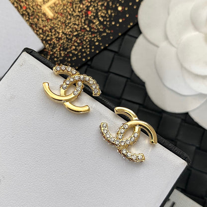 Mode Halb-Strass Ohrringe mit Nahtdetail