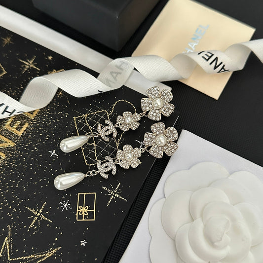 Vintage-Ohrringe mit doppelter Strassblume