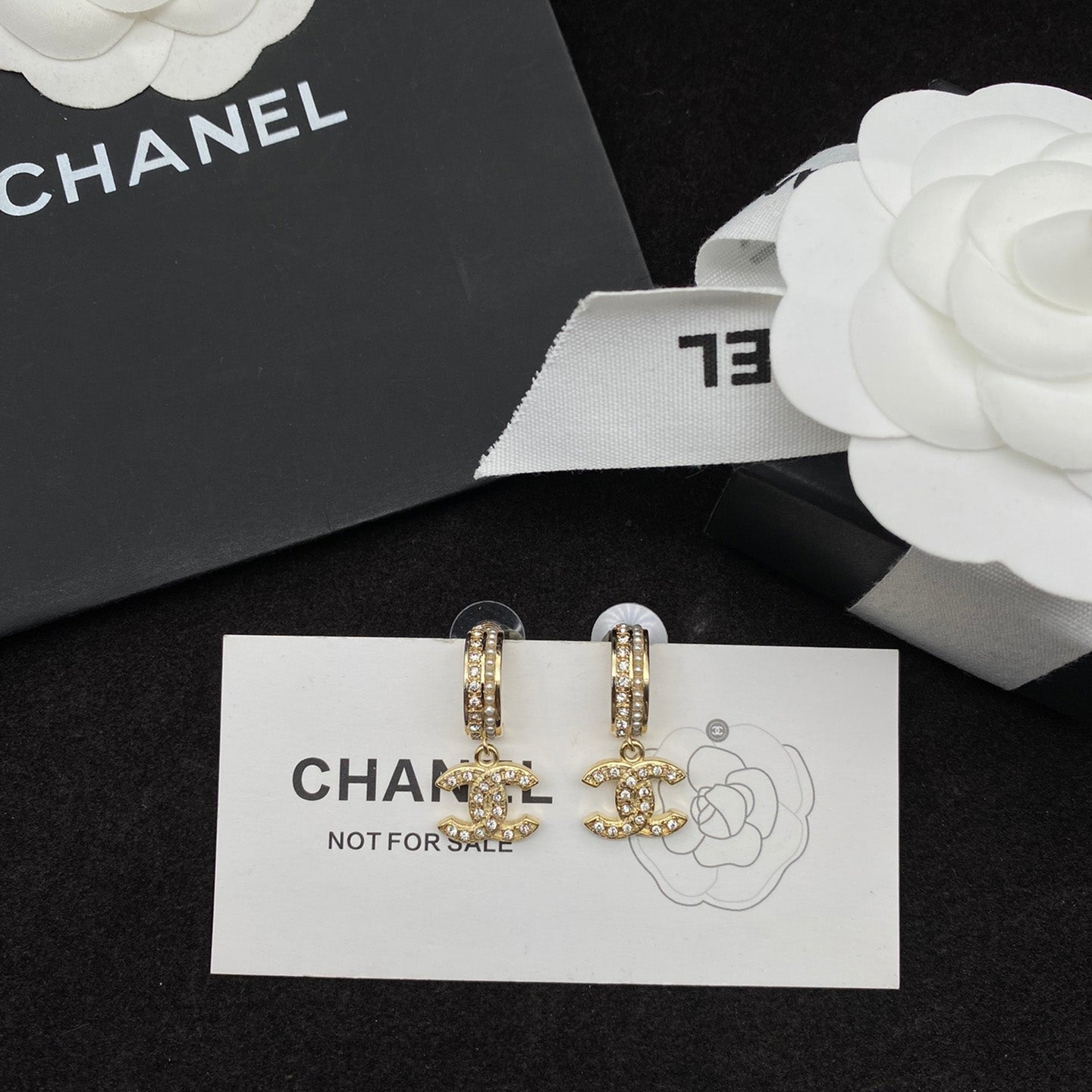 Ohrstecker mit Kristall-Diamant-Perlen-Buchstaben