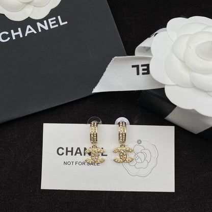 Ohrstecker mit Kristall-Diamant-Perlen-Buchstaben