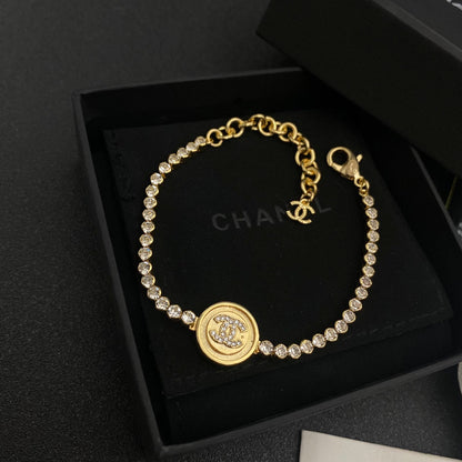 Voll besetztes Diamantarmband