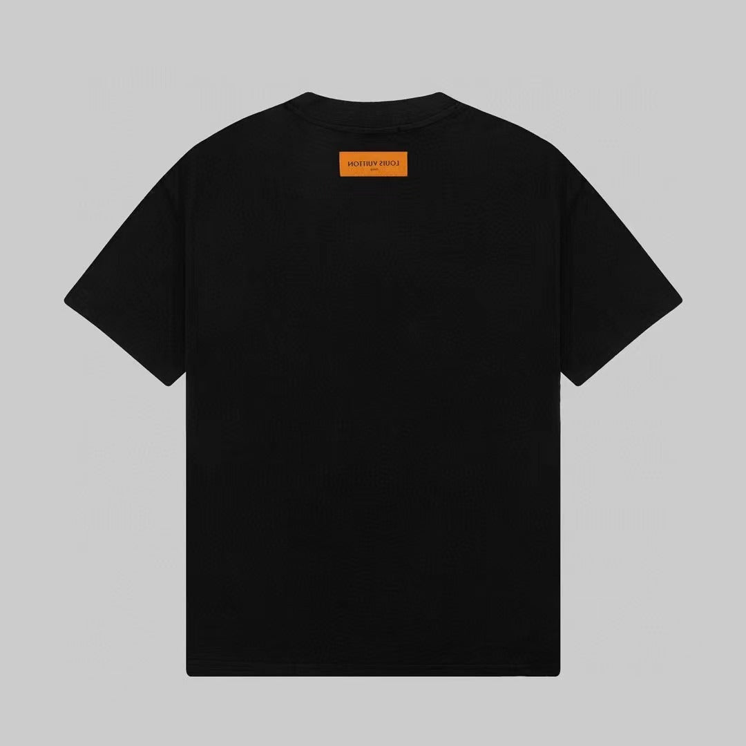 Buchstaben bedrucktes T-Shirt