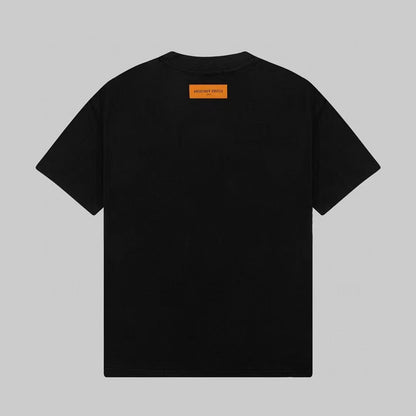 Buchstaben bedrucktes T-Shirt