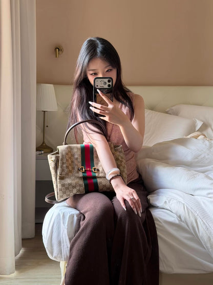 Vintage Monogram Canvas Shoulder Bag 🤎