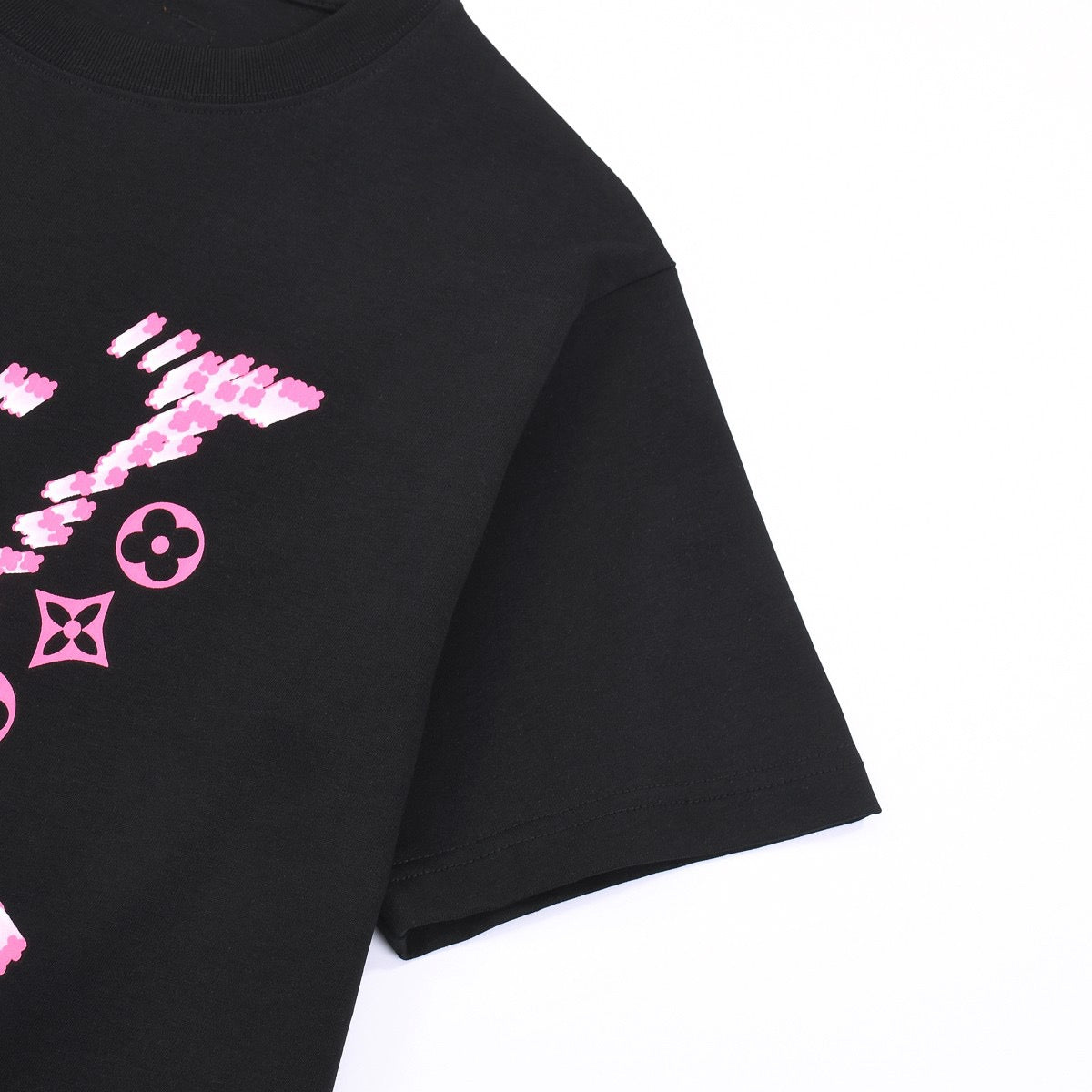 Pinkes T-Shirt mit klassischem Aufdruck