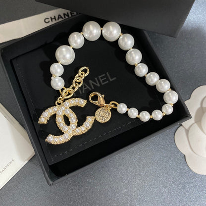 Elegantes Perlenarmband