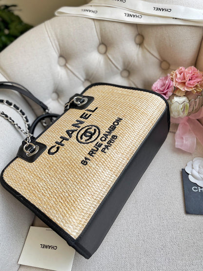 Bestickte gewebte Tragetasche mit Kette