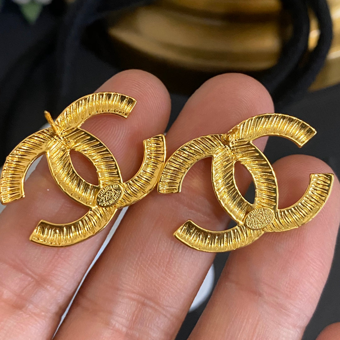 Premium Ohrstecker mit Textur
