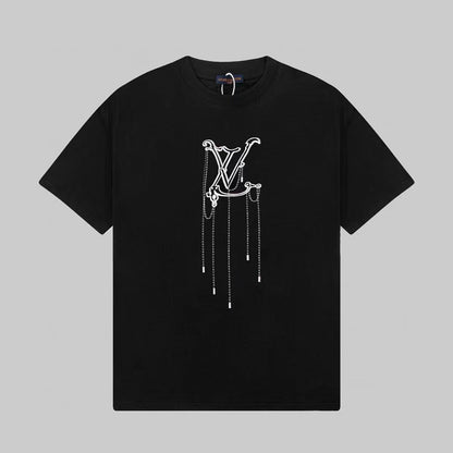 Buchstaben bedrucktes T-Shirt