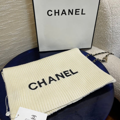 Kaschmir-Schal mit doppelter Stickerei und vertikalem Strickmuster