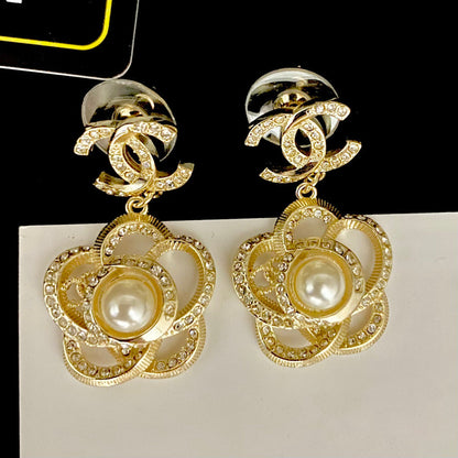 Ohrringe mit Diamant-Perlen-Blumen
